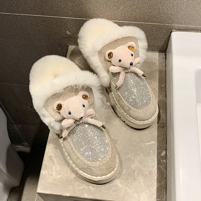 Γυναικείες χειμωνιάτικες μπότες με επίπεδη σόλα με τρισδιάστατο στοιχείο και απαλή επένδυση