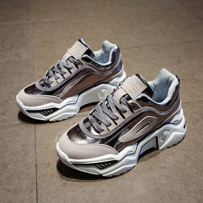 Sportos-alkalmi női tornacipő vastag talppal, rózsaszín, fehér és szürke színben