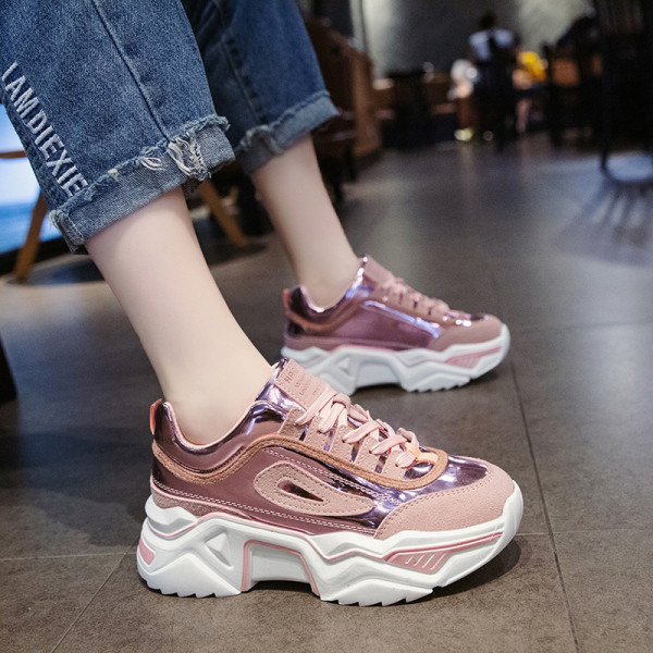 Sportos-alkalmi női tornacipő vastag talppal, rózsaszín, fehér és szürke színben