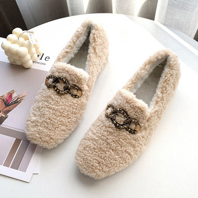 Γυναικείες χειμωνιάτικες παντόφλες με μεταλλικό στοιχείο σε μπεζ και λευκό χρώμα