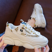 Μοντέρνα γυναικεία αθλητικά παπούτσια με φερμουάρ και κορδόνια σε λευκό, μαύρο και γκρι χρώμα