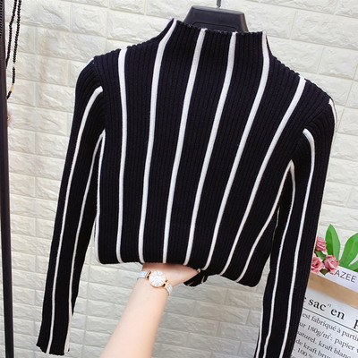 Női csíkos pulóver alacsony gallérral piros, szürke és fekete színben