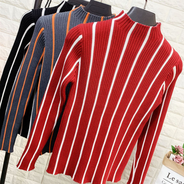 Női csíkos pulóver alacsony gallérral piros, szürke és fekete színben