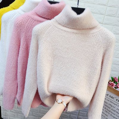 Модерен дамски пуловер с висока яка и дълъг ръкяв