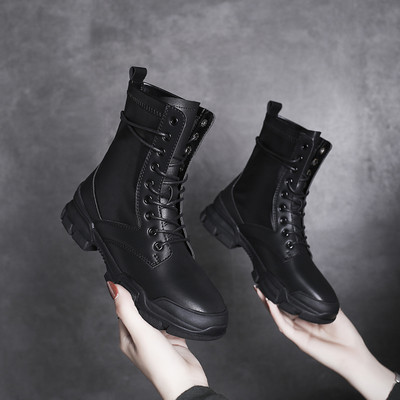 ÚJ női csizma modell durva talppal és fűzős fekete színben