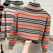 Csíkos női pulóver magas gallérral és hosszú ujjú barna, bézs és fekete színben