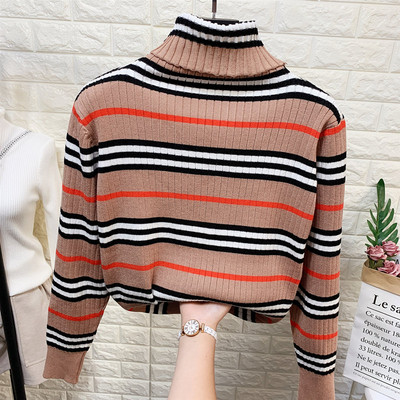 Csíkos női pulóver magas gallérral és hosszú ujjú barna, bézs és fekete színben