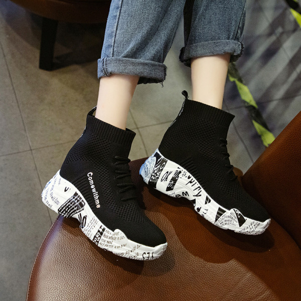 Μοντέρνα γυναικεία παπούτσια ΣΕ πλατφόρμα Με κορδόνια σε μαύρο και άσπρο χρώμα