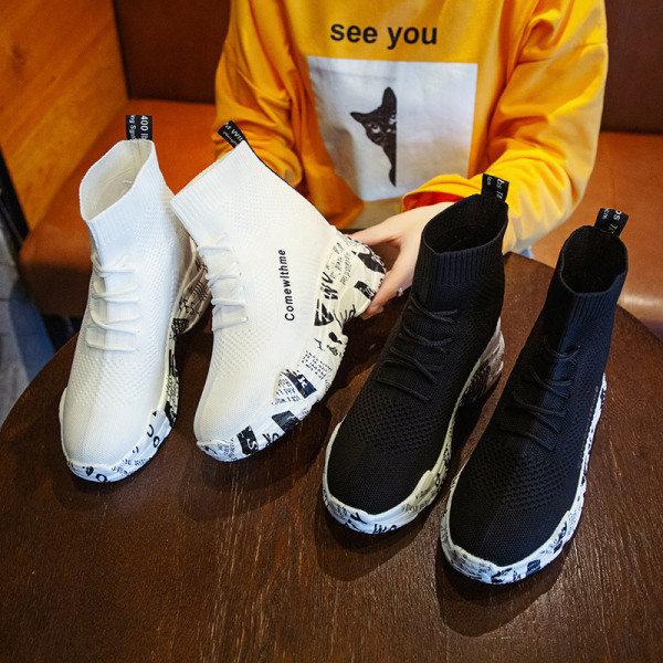 Μοντέρνα γυναικεία παπούτσια ΣΕ πλατφόρμα Με κορδόνια σε μαύρο και άσπρο χρώμα