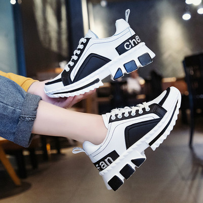 Női tornacipő ÚJ modell durva talppal, fekete és piros színben