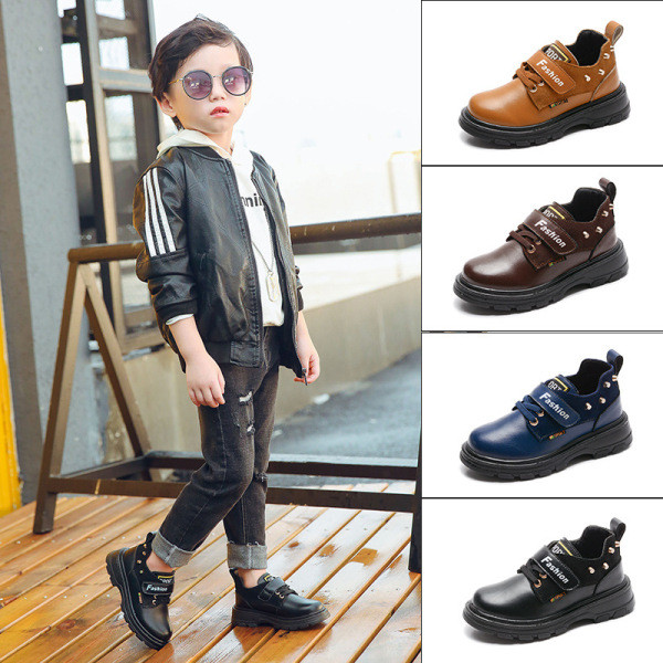 Παιδικά υποδήματα φθινόπωρου σε διάφορα χρώματα σε καφέ, σκούρο μπλε και μαύρο χρώμα