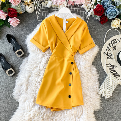 Stílusos női overál spitz nyakkivágással és rövid ujjú több színben