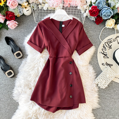 Stílusos női overál spitz nyakkivágással és rövid ujjú több színben