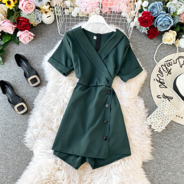 Stílusos női overál spitz nyakkivágással és rövid ujjú több színben