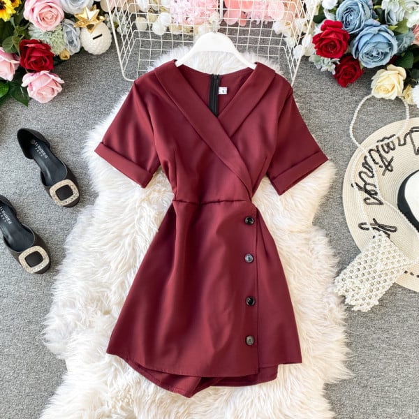 Stílusos női overál spitz nyakkivágással és rövid ujjú több színben