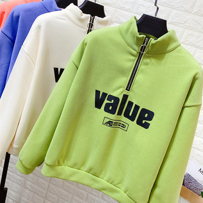 Női blúz pólógallérral, cipzárral és több színben nyomott mintával