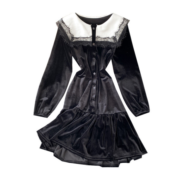 Modern női bársonyruha fekete és barna csipkével