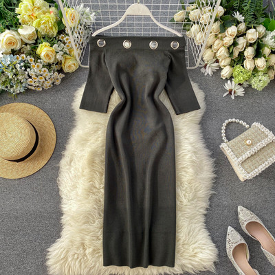 Modern női ruha 3/4-es ujjal, csupasz vállal, több színben