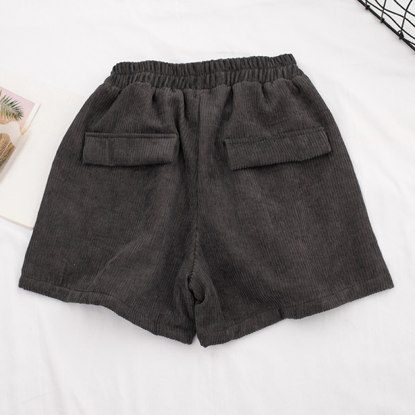 Női rövidnadrág öt színben, zsebekkel, magas derékkal