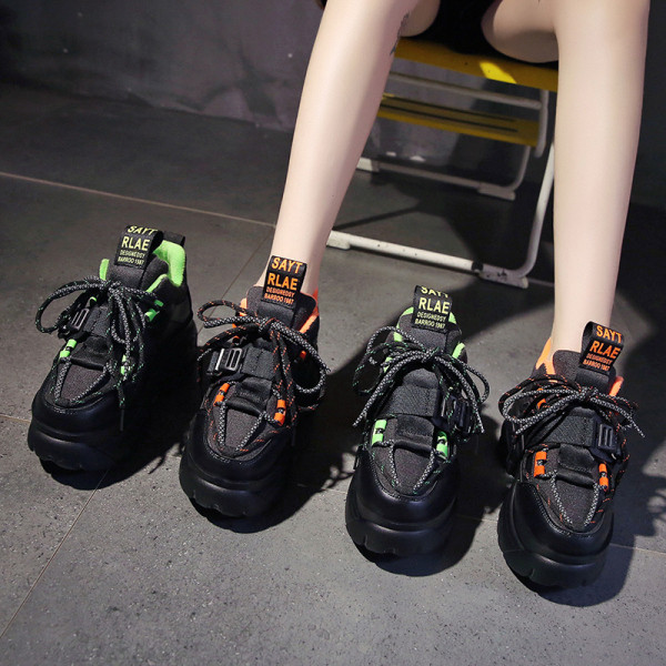 Γυναικεία αθλητικά παπούτσια από έκο δέρμα με ψηλή σκληρή σόλα