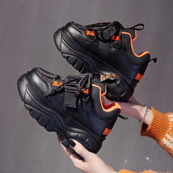 Γυναικεία αθλητικά παπούτσια από έκο δέρμα με ψηλή σκληρή σόλα