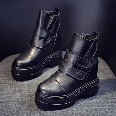 Γυναικείες  έκο δερμάτινες μπότες για το χειμώνα σε μαυρο και άσπρο χρώμα