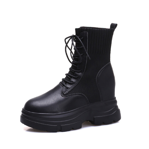 Női őszi-téli csizma ökobőrből fekete színben, magas talppal