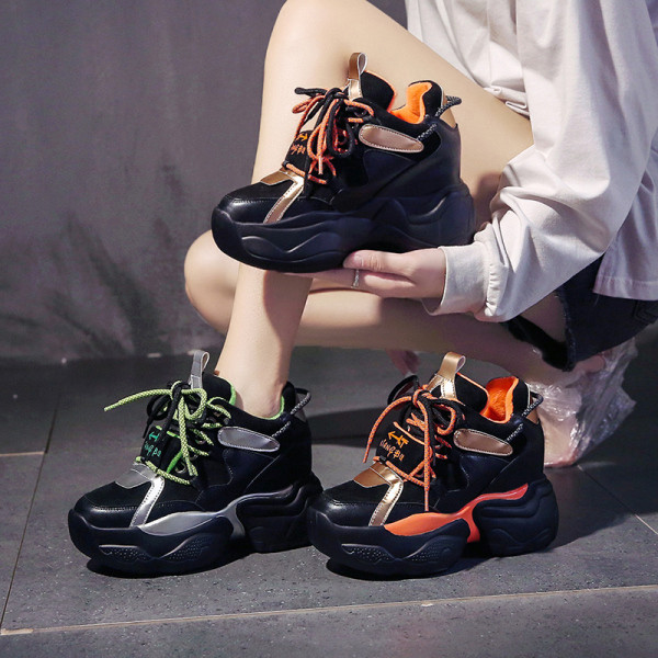 Női sport- és alkalmi tornacipő magas talppal és színes nyakkendőkkel