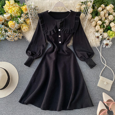 Modern női ruha széles ujjakkal és gombokkal, rózsaszín, bézs, piros és fekete színben