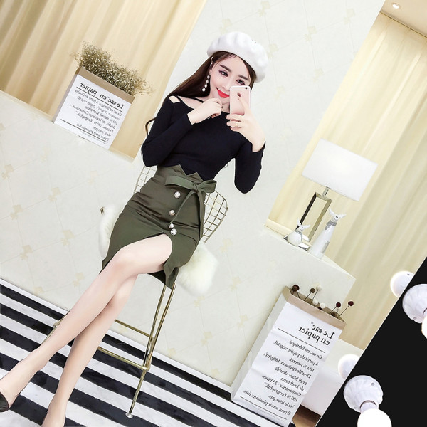 Γυναικείο σετ  με μπλούζα και φούστα με κουμπιά και ψηλή μέση