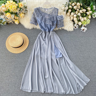 Hosszú női ruha csipkével és rövid ujjal