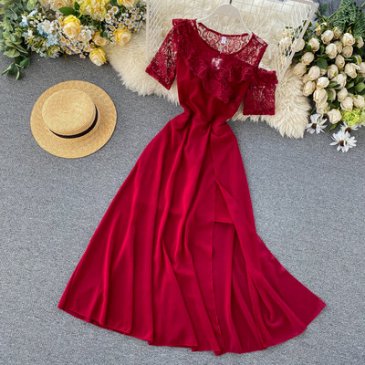 Hosszú női ruha csipkével és rövid ujjal