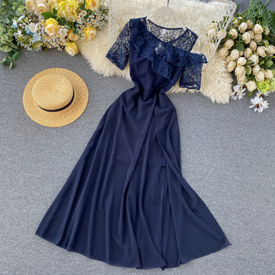 Hosszú női ruha csipkével és rövid ujjal