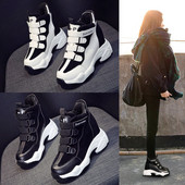 Női bőr tornacipő magas talppal, fekete-fehér színben