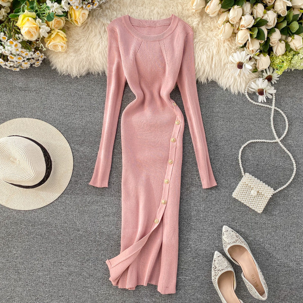 Alkalmi női ruha gombokkal és kerek nyakkivágással