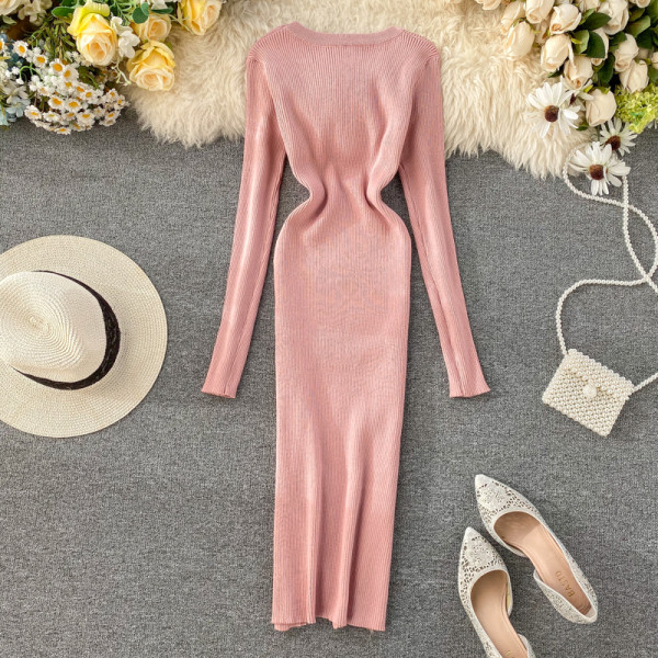 Alkalmi női ruha gombokkal és kerek nyakkivágással