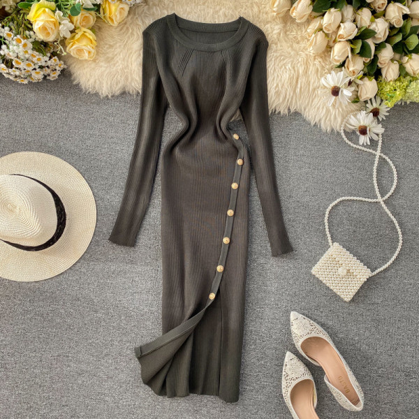 Alkalmi női ruha gombokkal és kerek nyakkivágással