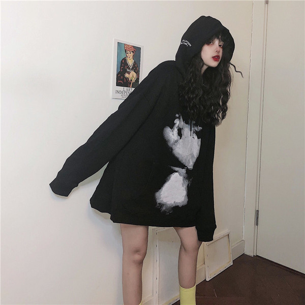 Μακρύ γυναικείο φούτερ με κουκούλα σε μαύρο χρώμα