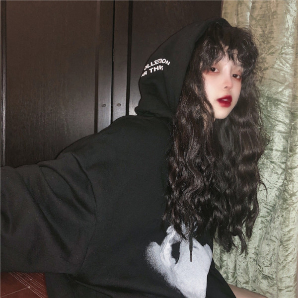 Μακρύ γυναικείο φούτερ με κουκούλα σε μαύρο χρώμα