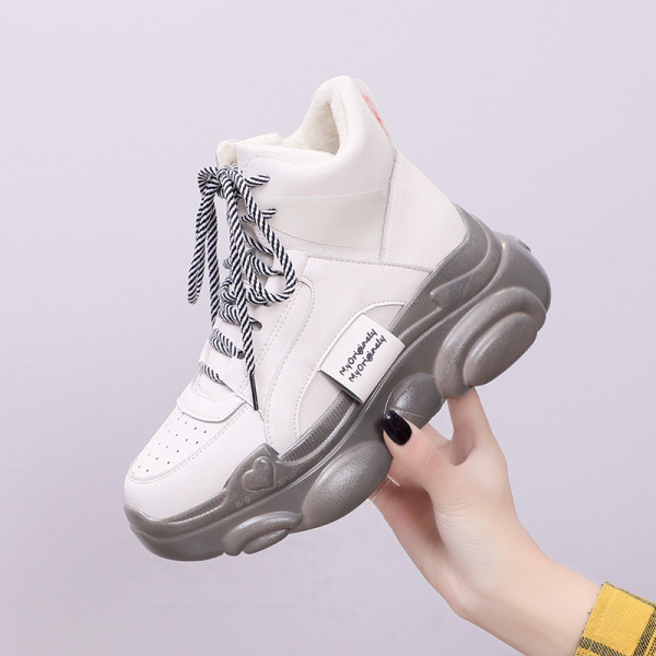 Γυναικεία αθλητικά χειμερινά παπούτσια σε λευκό, μαύρο και γκρι χρώμα