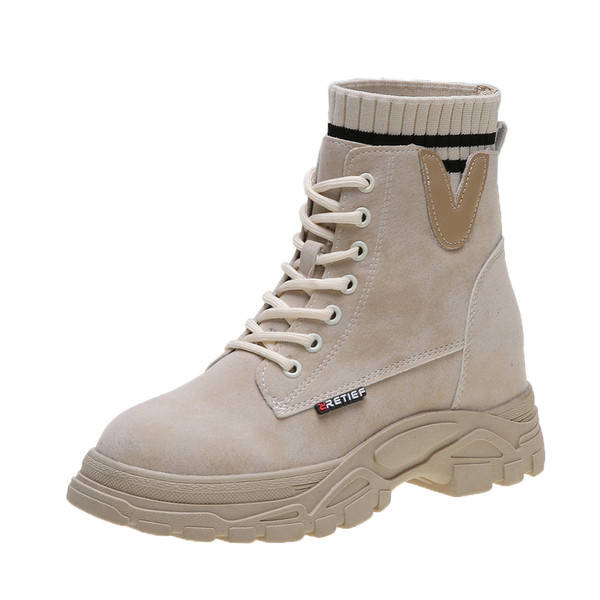Női őszi-téli csizma lapos talppal és bézs színű fűzővel
