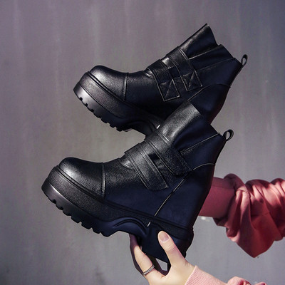 Γυναικείες έκο δερμάτινες μπότες  με ψηλά πέλματα σε άσπρο και μαύρο χρώμα