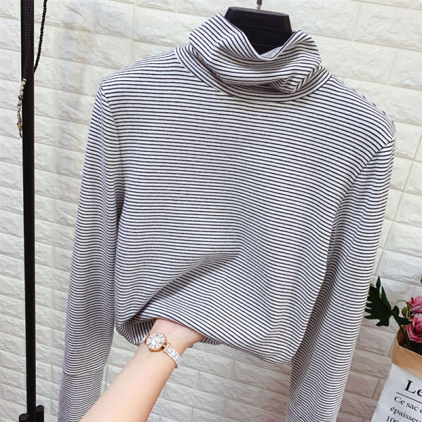 Csíkos női blúz magas pólógallérral és gombokkal az ujjain fehér, fekete, barna és szürke színben