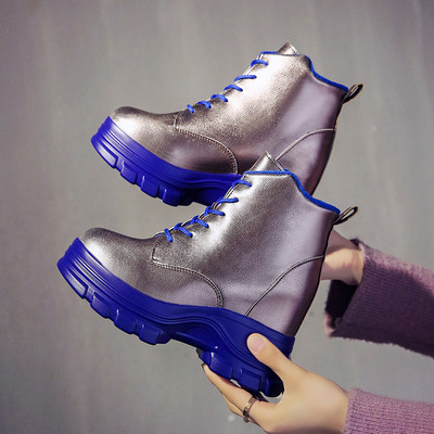 Νέο μοντέλο γυναικείες μπότες με μοντέρνα σόλα κατάλληλη για το χειμώνα