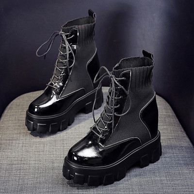 Κορυφαίες γυναικείες χειμερινές μπότες με ψηλή σόλα σε μαύρο και άσπρο χρώμα