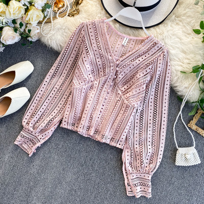 Γυναικεία μπόυζα από δαντέλα με φαρδιά μανίκια με ροζ, λευκό, μπεζ και μαύρο  χρώμα με ντεκολτέ