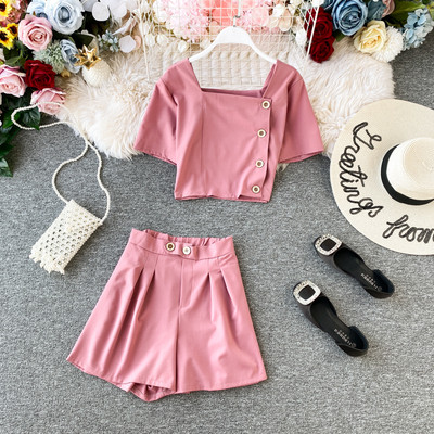 Napi női kétrészes szett gombokkal és négyzet alakú nyakkivágással több színben