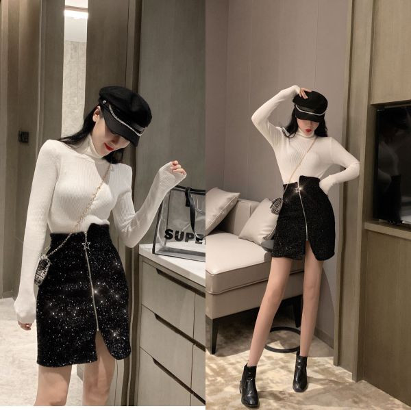 Rövid aszimmetrikus szoknya fekete színben és fényes hatású