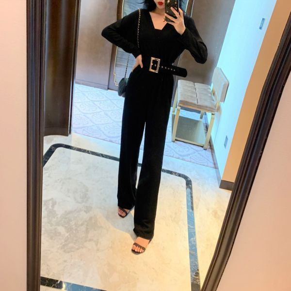 Modern hosszú overall fekete és szürke övvel