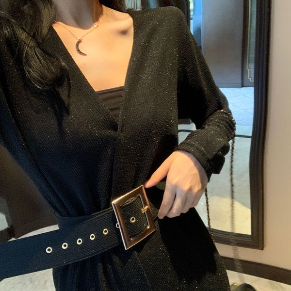 Modern hosszú overall fekete és szürke övvel